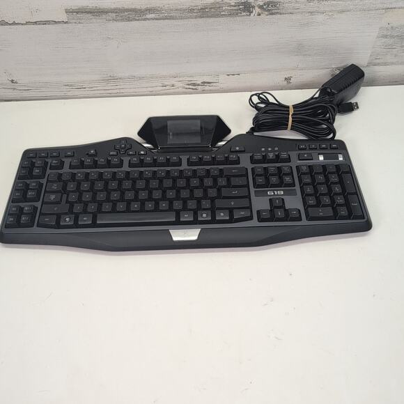 Logitech G19 Gaming Keyboard with Color LCD Screen & Power Adapter - Picture 1 of 13